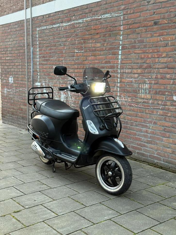 Vespa s50/125 brom, Fietsen en Brommers, Scooters | Vespa, Zo goed als nieuw, Benzine, Ophalen