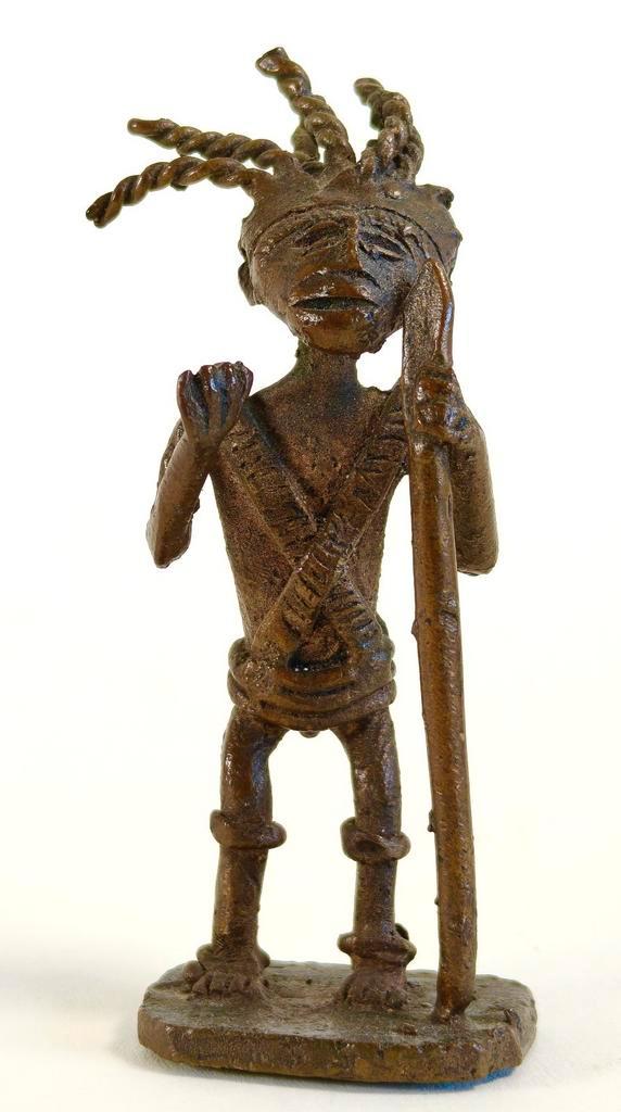 Beeldje brons. Ashanti of Benin. Krijger met speer, Antiek en Kunst, Kunst | Niet-Westerse kunst, Ophalen of Verzenden