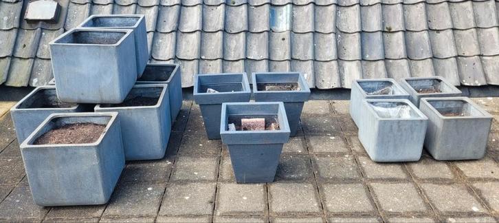 14 plantenbakken in 1 partij ! 11 steen , 3 kunstof., Tuin en Terras, Bloembakken en Plantenbakken, Gebruikt, Overige materialen