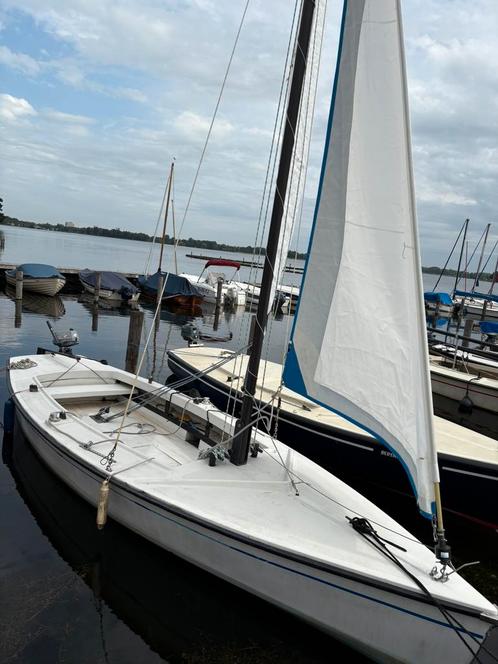 Polyvalk met buitenboordmotor, zeilklaar, Watersport en Boten, Open zeilboten, Zo goed als nieuw, Polyvalk, 6 meter of meer, Polyester