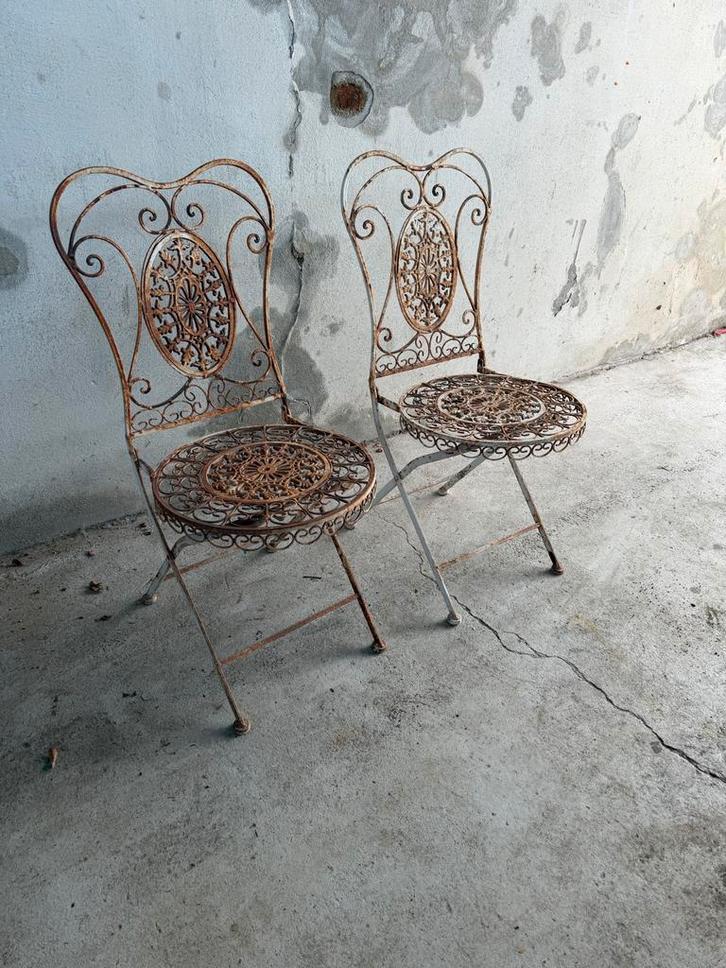 Twee sierlijke ijzeren stoeltjes, Huis en Inrichting, Stoelen, Gebruikt, Twee, Metaal, Overige kleuren, Ophalen