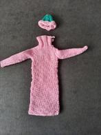 Barbie kleding gebreid Jurk en muts, Ophalen of Verzenden, Zo goed als nieuw, Kleertjes
