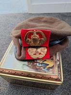 2x baret 1x Nulli Cedo 1x oranje gelderland + halsdoek 1988, Ophalen of Verzenden, Landmacht, Nederland, Helm of Baret