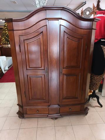 Mooie Antieke Wandmeubel. beschikbaar voor biedingen