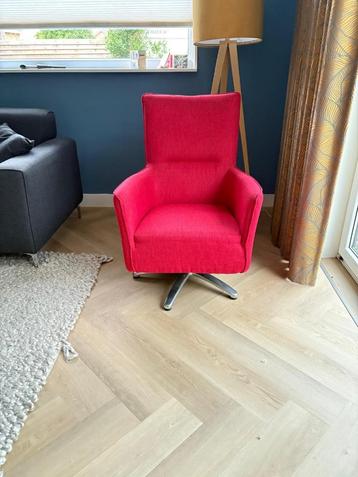 Rode fauteuil (draaistoel) beschikbaar voor biedingen