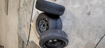 Set winterbanden met velg 185/60 R 15 beschikbaar voor biedingen