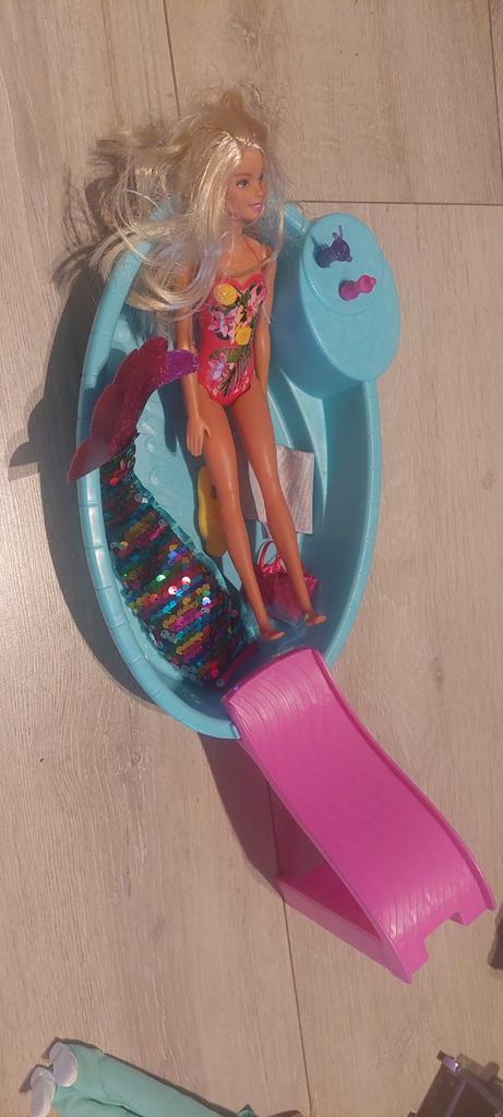 Barbie Zeemeermin met Zwembad en Glijbaan, Kinderen en Baby's, Speelgoed | Poppen, Zo goed als nieuw, Barbie, Ophalen of Verzenden