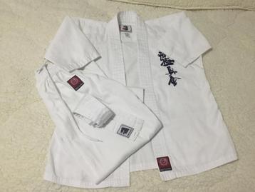 Karatepak - maat 130 - Matsuru beschikbaar voor biedingen