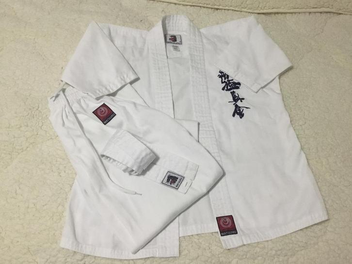 Karatepak - maat 130 - Matsuru, Sport en Fitness, Vechtsporten en Zelfverdediging, Zo goed als nieuw, Karate, Vechtsportpak, Maat XS of kleiner