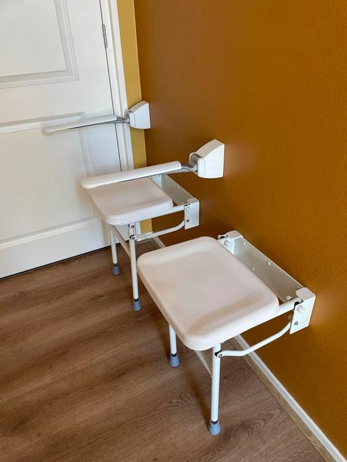 2x Douchekruk, Douchestoel, opklapbaar met armsteun, Huis en Inrichting, Badkamer | Badtextiel en Accessoires, Zo goed als nieuw