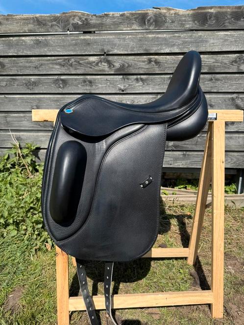 Sella Q1 dressuurzadel, medium, 17inch, Dieren en Toebehoren, Paarden en Pony's | Zadels, Zo goed als nieuw, Dressuur, Ophalen