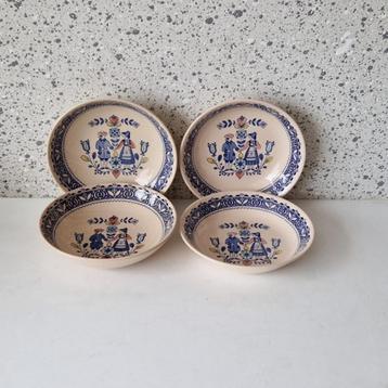 Johnson Brothers Old Granite Hearts en Flowers saladeschalen beschikbaar voor biedingen