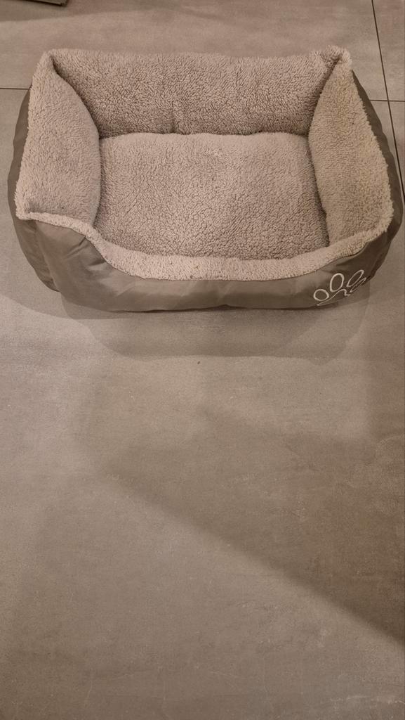 Nieuwe hondenmand 40 x 55 cm – niet gebruikt, Dieren en Toebehoren, Hondenmanden, Nieuw, Pluche, Ophalen