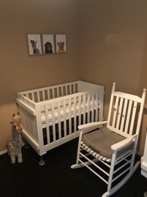Robuust ledikantje + schommelstoel met kussen, Kinderen en Baby's, Babywiegjes en Ledikanten, Zo goed als nieuw, Ledikant, Ophalen