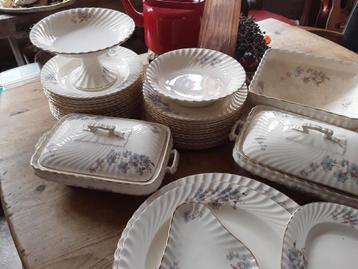 Dinerservies regout  beschikbaar voor biedingen
