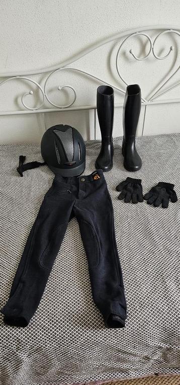 Paardrijkleding helm broek laarzen handschoenen beschikbaar voor biedingen