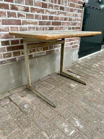 Oude Schooltafel beschikbaar voor biedingen