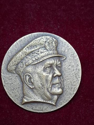 Medaille Admiraal Helfrich 1886-1962 beschikbaar voor biedingen