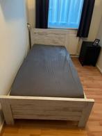 Stoer houten 1 persoonsbed, Huis en Inrichting, Ophalen, 90 cm, Eenpersoons, Wit