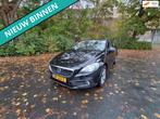 Volvo V40 Cross Country 2.0 D2 Ocean Race NETTE AUTO RIJDT E, Auto's, Voorwielaandrijving, Gebruikt, Zwart, Leder