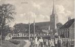 Hallum (Frl.) Dorpsgezicht, veel Volk, ca. 1910 gelopen, Verzenden, Voor 1920, Gelopen, Friesland