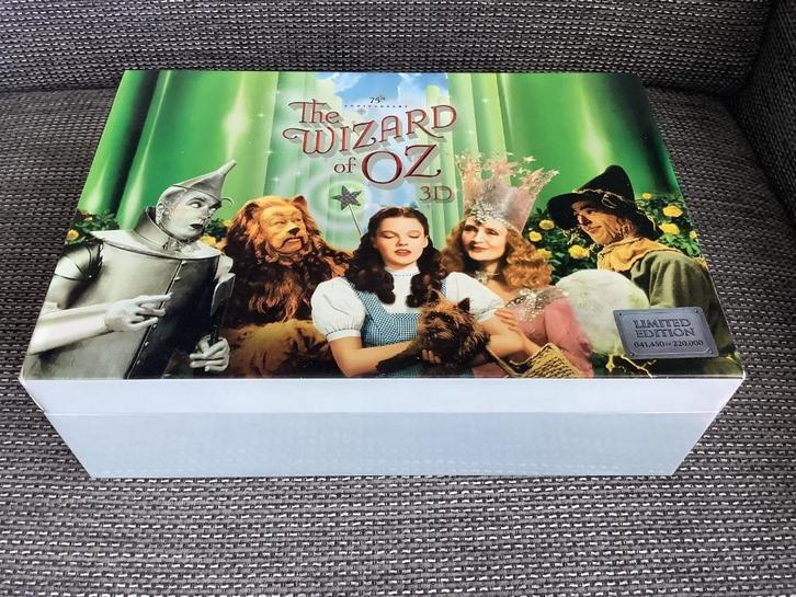 NIEUW ZELDZAME USA THE WIZARD OF OZ COLLECTION BOX 75 th Ann, Verzamelen, Film en Tv, Nieuw, Film, Overige typen, Ophalen of Verzenden