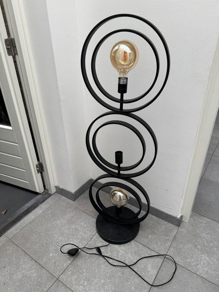 Mooie vloerlamp, Huis en Inrichting, Lampen | Vloerlampen, Zo goed als nieuw, 100 tot 150 cm, Metaal, Ophalen