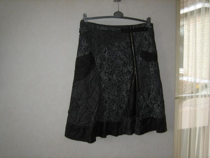 Prachtige rok van Lisa Campione New York, maat 44, ZGAN, Kleding | Dames, Rokken, Zo goed als nieuw, Maat 42/44 (L), Zwart, Onder de knie