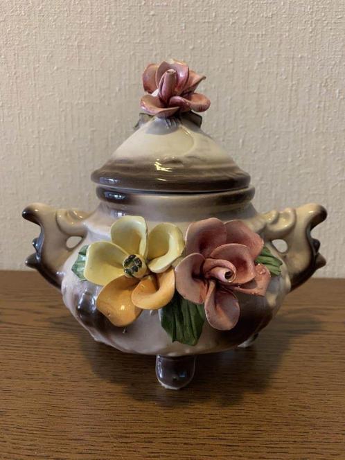 Pot met Deksel en Bloemenversiering van Porselein, Antiek en Kunst, Antiek | Porselein, Verzenden