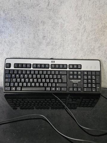 2 hp qwerty toetsenborden. beschikbaar voor biedingen
