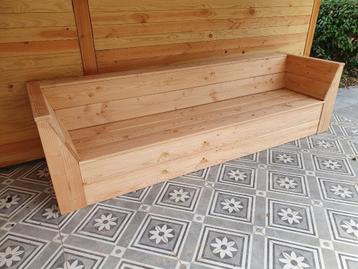 Loungebank van douglas of steigerhout met schuine armleuning beschikbaar voor biedingen