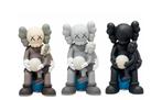 Kaws holiday thailand set, Ophalen