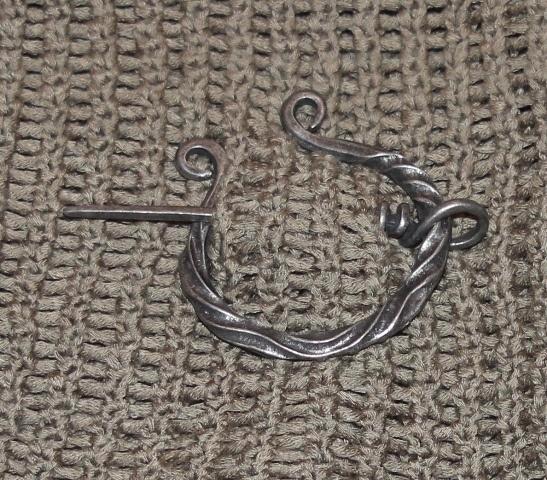 Grote fibula diameter 5,5 cm tong 8,5 cm - 109333, Sieraden, Tassen en Uiterlijk, Overige Accessoires, Nieuw, Ophalen of Verzenden