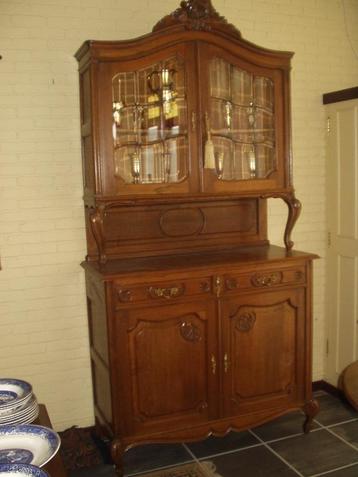 Antique Louis XV style display cabinet beschikbaar voor biedingen