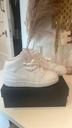 Air jordan mid ‘Triple White’ (2022), Wit, Nike, Nieuw, Ophalen of Verzenden