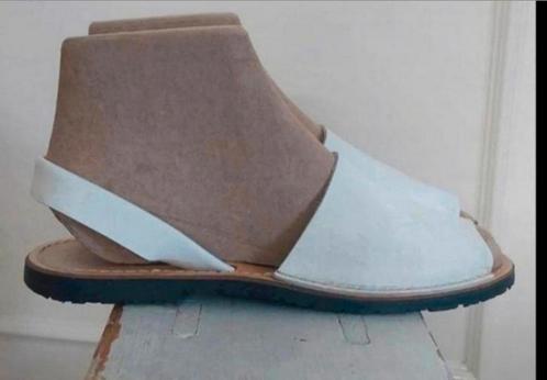 Avarca Menorquina leren sandaaltjes mt 38, Kleding | Dames, Schoenen, Zo goed als nieuw, Sandalen of Muiltjes, Wit, Verzenden