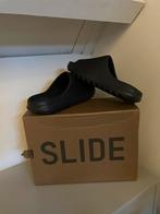 Yeezy slides (Zwart), Kleding | Heren, Schoenen, Slippers, Zwart, Ophalen of Verzenden, Zo goed als nieuw
