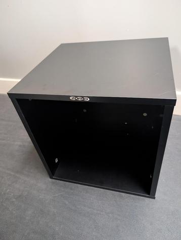 Opbergkast voor boeken of LPs beschikbaar voor biedingen