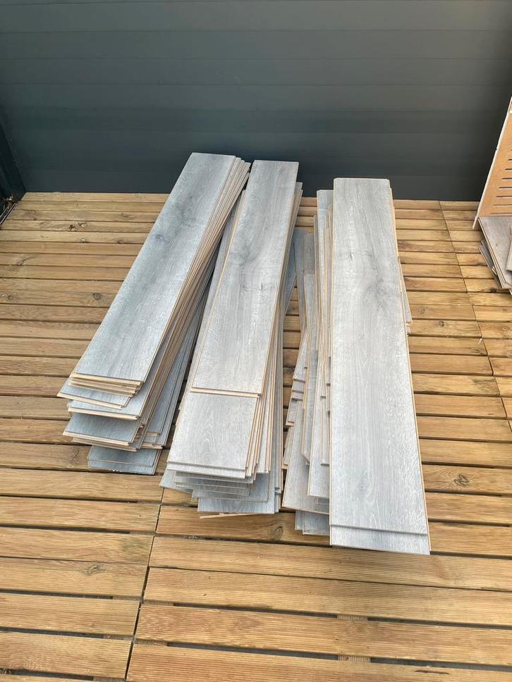 GRATIS AFHALEN in Almere: grijze laminaat vloer, Huis en Inrichting, Stoffering | Vloerbedekking, Gebruikt, Laminaat, Grijs, 25 tot 50 m²