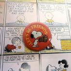 Snoopy Peanuts Comics "Let's Be Friends" 44MM Button Pin, Verzenden, Snoopy, Nieuw, Gebruiksvoorwerp