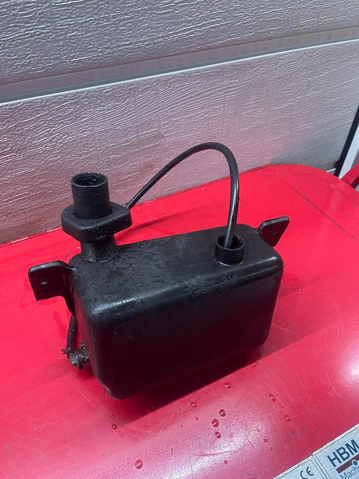 Olie Tank / Reservoir Gilera Runner, Fietsen en Brommers, Brommeronderdelen | Algemeen, Gebruikt, Tank, Ophalen of Verzenden