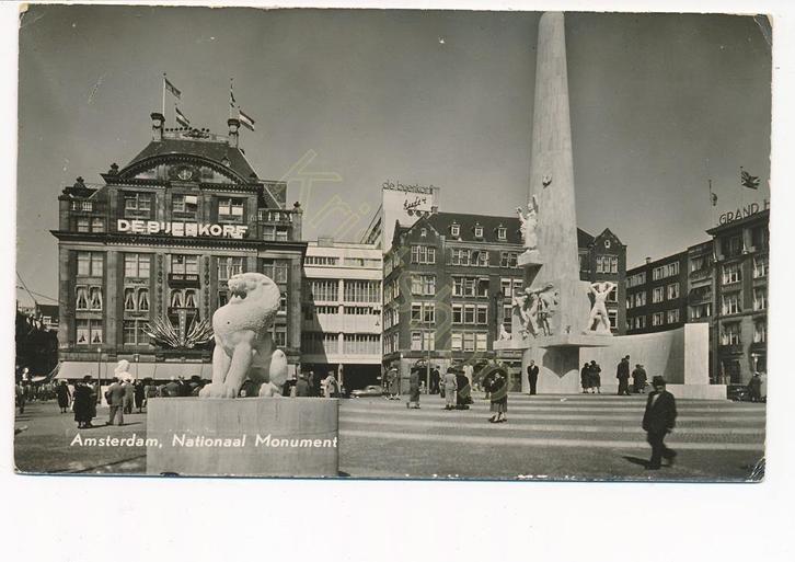 Amsterdam - NatMonument - De Bijenkorf [KRST009-0353, Verzamelen, Ansichtkaarten | Nederland, Gelopen, Noord-Holland, 1960 tot 1980