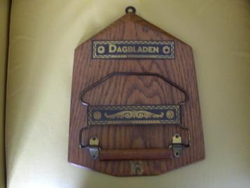 Dagbladenhanger / krantenhanger antiek beschikbaar voor biedingen