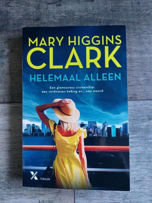 Mary Higgins Clark - Helemaal alleen - 2022, Boeken, Thrillers, Zo goed als nieuw, Ophalen of Verzenden