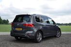 Volkswagen Touran 1.5 TSI R-line 7pers. CAMERA STOELVERW., Auto's, Volkswagen, Voorwielaandrijving, Euro 6, 4 cilinders, 150 pk
