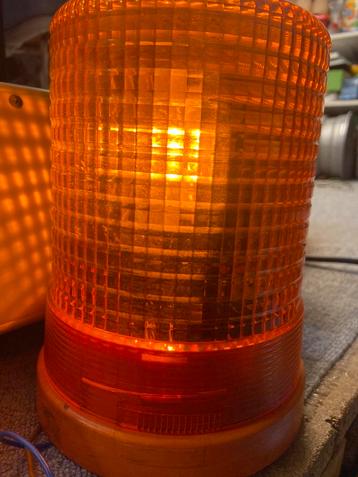 Zwaailicht 12/24 volt beschikbaar voor biedingen