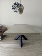 Betonlook tafel met sterpoot, Huis en Inrichting, Tafels | Eettafels, 200 cm of meer, 50 tot 100 cm, Industrieel, Rechthoekig