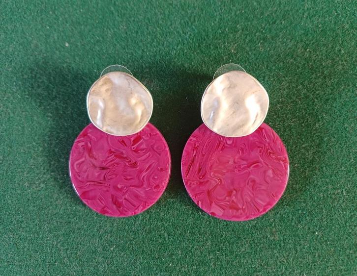 OORBELLEN,  moonstone fuchsia rose met "zilver"., Sieraden, Tassen en Uiterlijk, Oorbellen, Zo goed als nieuw, Knopjes of Stekers