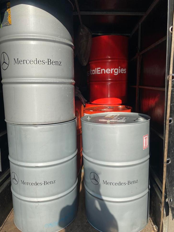 Mooie olievaten Mercedes vaten 200 L voor statafel oid ton, Huis en Inrichting, Woonaccessoires | Overige, Zo goed als nieuw, Ophalen