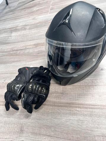 Motorhelm beschikbaar voor biedingen